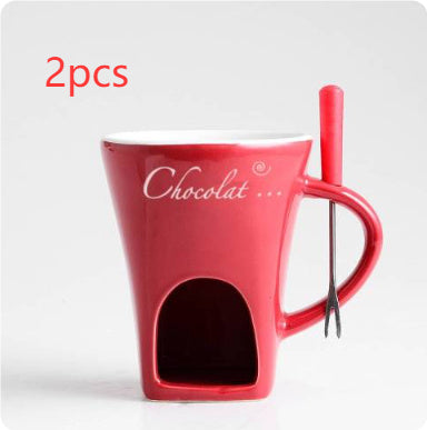 Red mug with a spoon on a white background, labeled '2pcs' and 'Chocolat'.