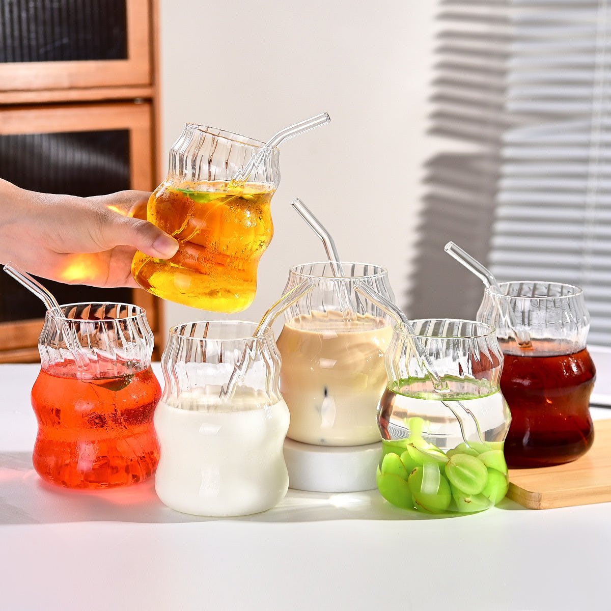 6 Pcs 19oz Glass Coffee Cup Set with Straws, Striped Cloud Design, for Milk Juice Tea Cold Drinks