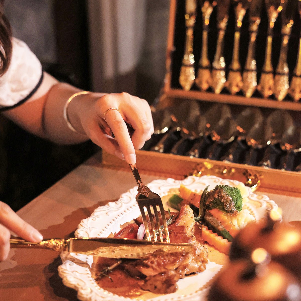 Luxury European Pattern Stainless Steel Cutlery Set – Golden Fork & Knife Flatware Collection