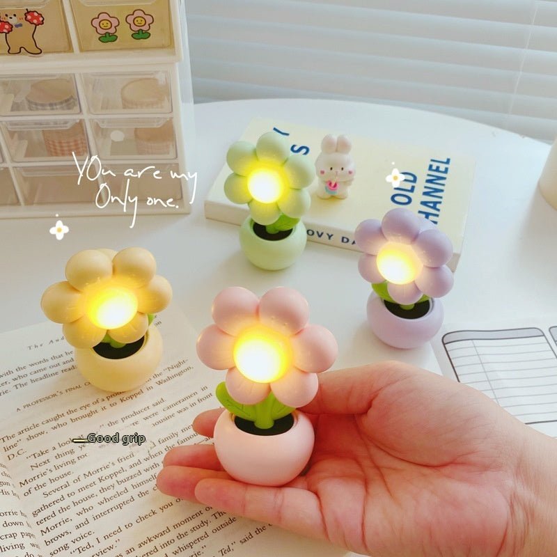 Creative Flower Design Bedside Night Light, Decorative Mini Table Lamp for Kids Room & Home Ambient Lighting