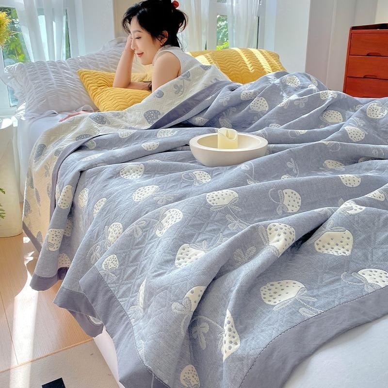 Three-Layer Cotton Blanket & Bedspread with Cat Pattern, All-Season