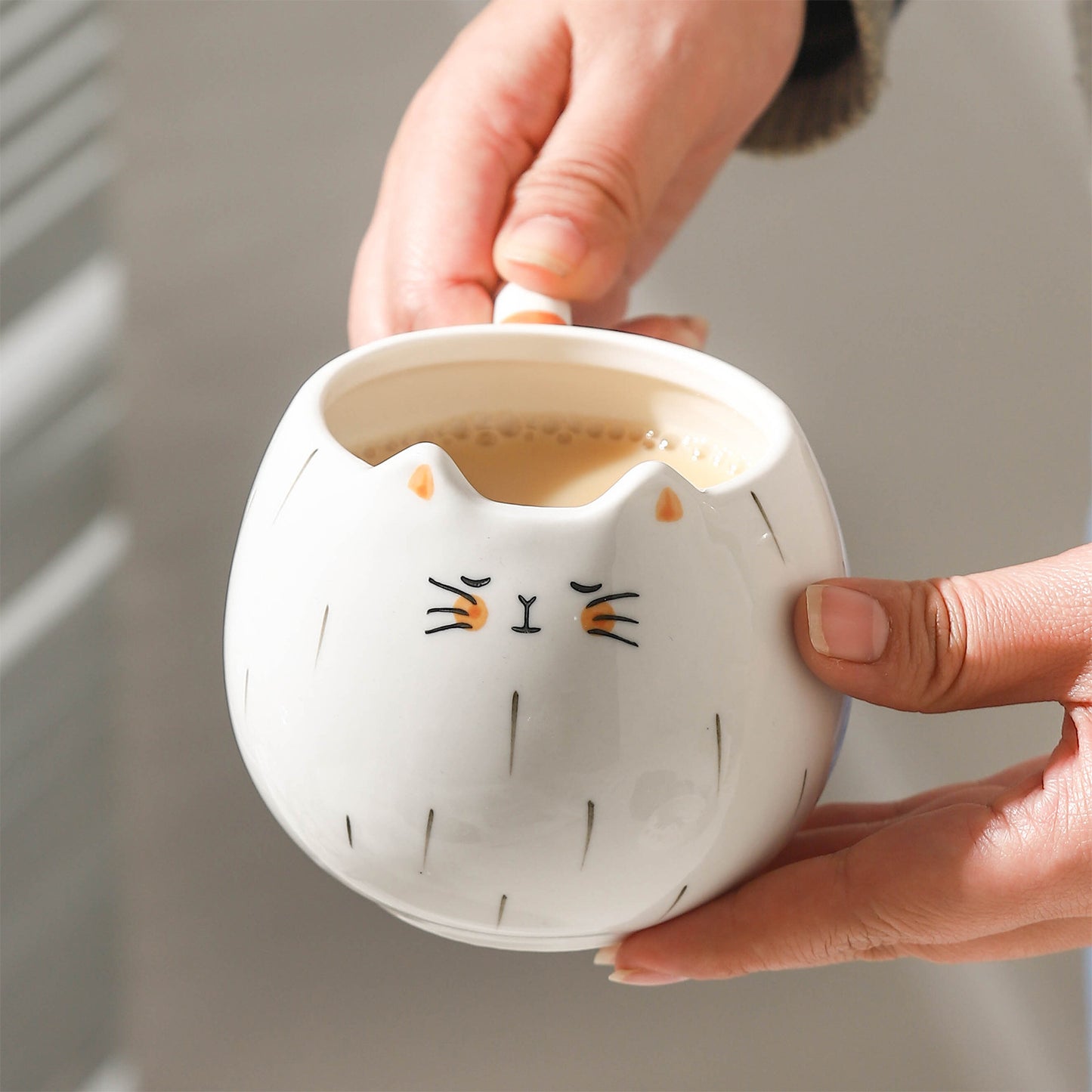 Rainy Cat Ceramic Mug – Cute Animal Shaped Drinking Cup with Tail Handle